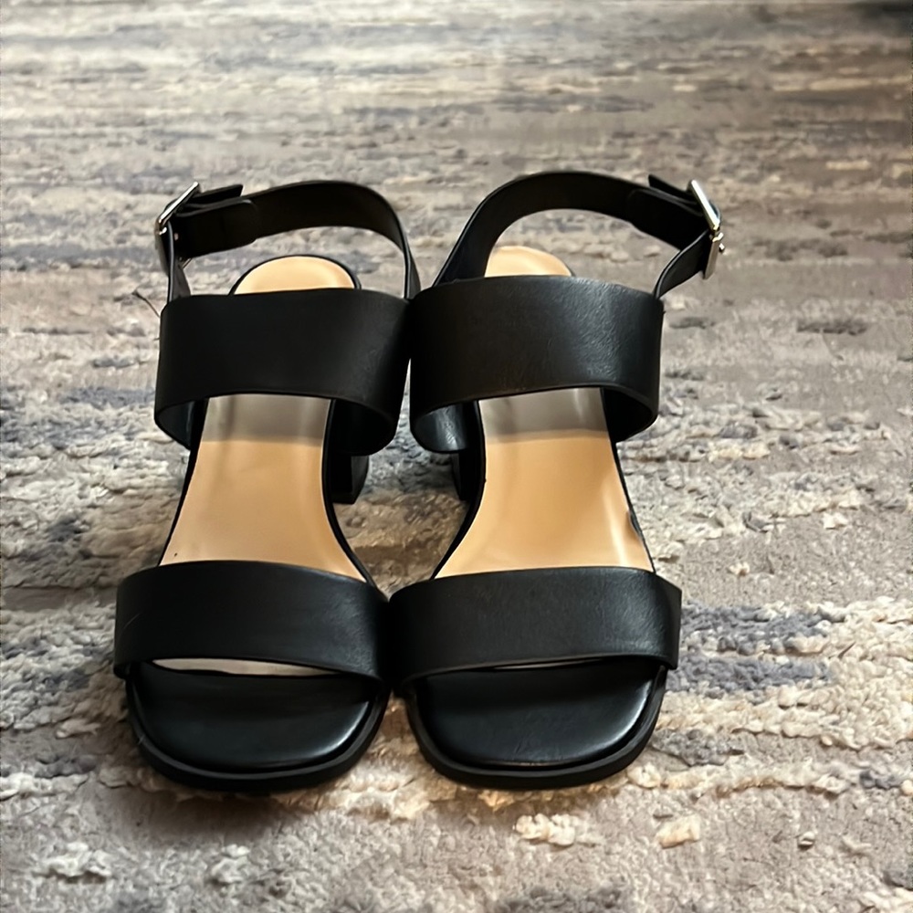 BLACK HEEL